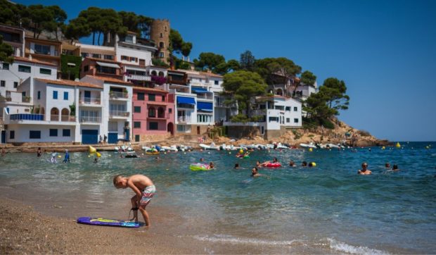 reguli-mai-stricte-pe-plajele-din-europa,-preferate-de-romani:-greseala-care-iti-poate-aduce-o-amenda-de-60.000-de-euro