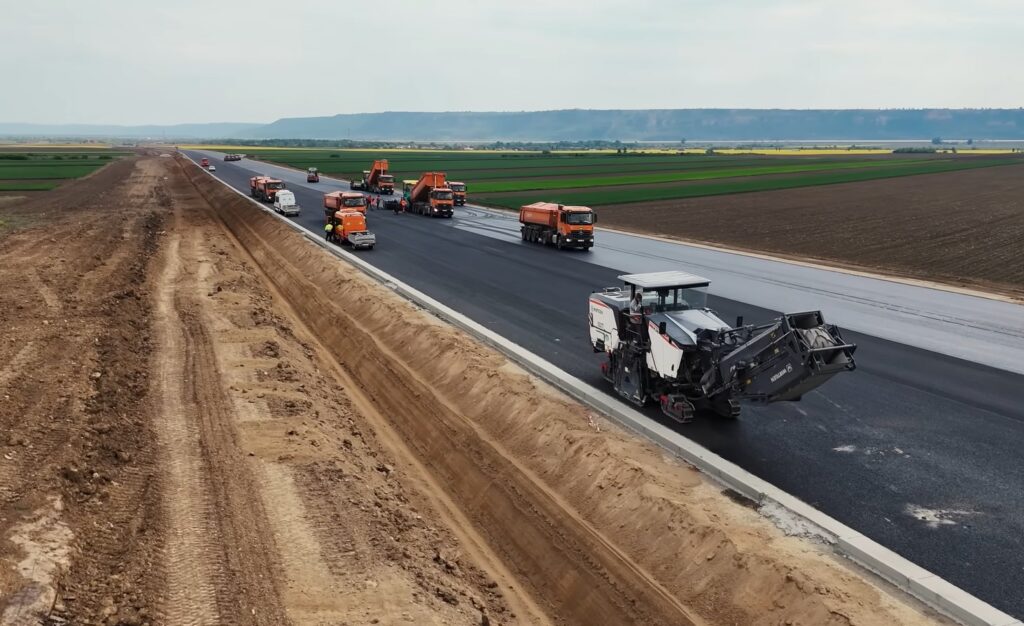 o-bucata-din-autostrada-moldovei-este-aproape-gata,-dar-nu-va-fi-deschisa-traficului-care-e-motivul-pentru-care-aproape-22-de-km,-spun-constructorii,-vor-fi-muzeu-–-hotnews.ro