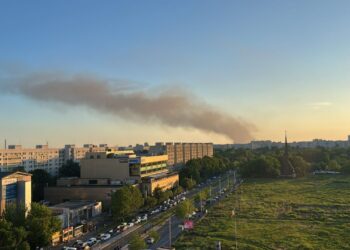 un-incendiu-puternic-a-izbucnit-in-bragadiru-la-un-depozit-urias-de-cauciucuri.-ce-transmite-mesajul-ro-alert