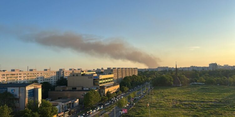 un-incendiu-puternic-a-izbucnit-in-bragadiru-la-un-depozit-urias-de-cauciucuri.-ce-transmite-mesajul-ro-alert