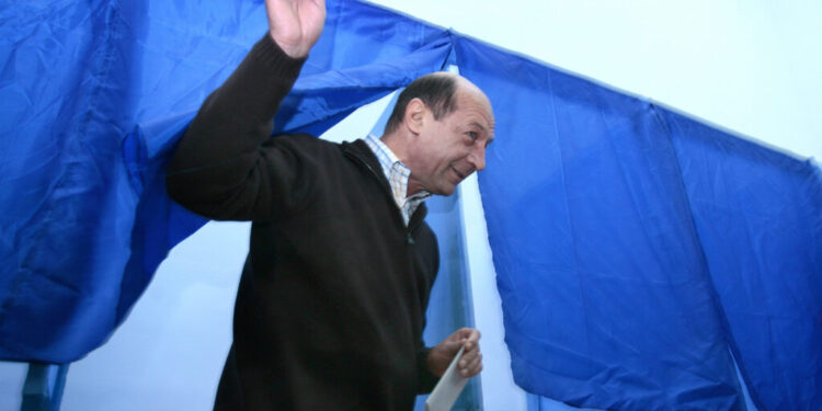 19-ani-de-la-referendumul-pentru-demiterea-presedintelui-traian-basescu.-cronologia-uneia-dintre-cele-mai-importante-crize-politice-din-romania