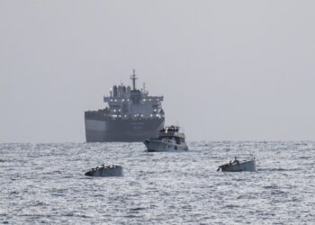 comandouri-navale-israeliene-au-deschis-focul-asupra-flotilei-global-sumud,-cu-ajutoare-pentru-gaza,-sustin-organizatorii-ce-arata-imaginile-–-hotnews.ro