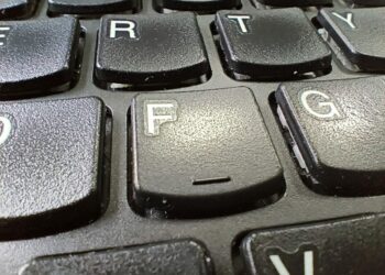 care-este-rolul-liniei-mici-de-sub-literele-f-si-j-de-pe-tastatura?-putini-s-au-gandit-la-asta