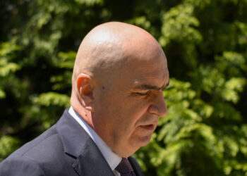 bolojan-nu-este-o-piedica”.-premierul-demis-ii-intoarce-mingea-lui-grindeanu