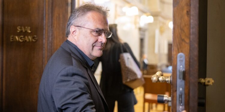 pedeapsa-primita-de-ofiterul-de-informatii-acuzat-ca-ajuta-rusia-sa-isi-vaneze-adversarii,-in-cel-mai-mare-scandal-de-spionaj-din-austria-din-ultimii-ani-–-hotnews.ro