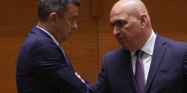 un-nou-sondaj-de-opinie-arata-ce-vor-romanii-in-privinta-alegerilor-anticipate-cea-mai-mare-parte-a-lor-ar-opta-pentru-alta-solutie-–-hotnews.ro