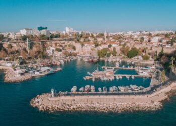 antalya-a-devenit-cea-mai-cautata-destinatie-de-vacanta-pentru-vara-anului-2026,-depasind-grecia.-cat-costa-o-vacanta