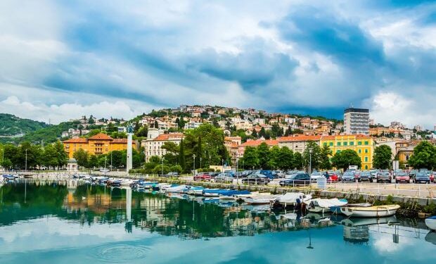 orasul-din-europa-in-care-poti-schia-dimineata-si-sa-faci-plaja-dupa-amiaza:-un-refugiu-perfect-de-vara
