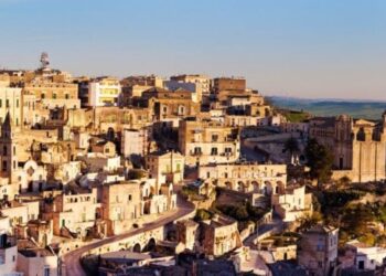 orasul-din-italia-care-s-a-transformat-dintr-o-rusine-nationala-in-cea-mai-ravnita-destinatie-de-vacanta