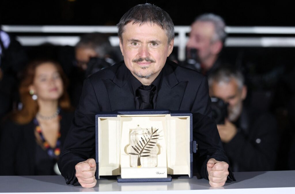 triumf-romanesc-la-cannes:-cristian-mungiu-a-castigat-din-nou-palme-d’or,-cu-filmul-fjord,-dupa-19-ani-de-la-4-luni,-3-saptamani-si-2-zile-–-hotnews.ro