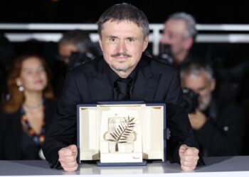 triumf-romanesc-la-cannes:-cristian-mungiu-a-castigat-din-nou-palme-d’or,-cu-filmul-fjord,-dupa-19-ani-de-la-4-luni,-3-saptamani-si-2-zile-–-hotnews.ro