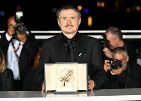 cu-ce-echipa-din-romania-tine-cristian-mungiu,-proaspat-castigator-al-marelui-premiu-palme-d’or:-dintotdeauna!-eu-am-jucat-fotbal-ca-libero