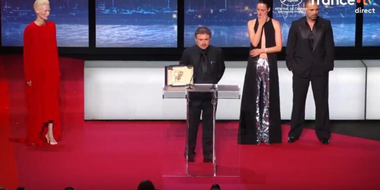 record-istoric-cati-francezi-s-au-uitat-la-premiile-de-la-cannes,-unde-mungiu-a-luat-palme-d’or-–-hotnews.ro