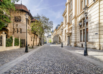top-10-destinatii-ieftine-din-europa-un-oras-din-romania,-in-clasamentul-celor-mai-bune-destinatii-ca-raport-calitate-pret-–-hotnews.ro