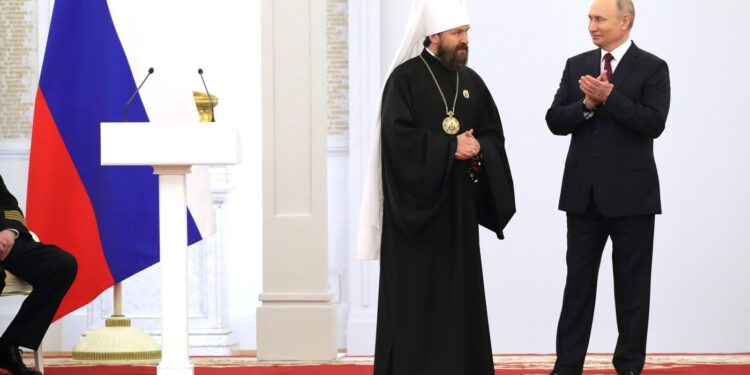 mitropolit-rus-decorat-de-putin,-retinut-in-cehia-dupa-ce-au-fost-gasite-recipiente-cu-o-substanta-alba-in-masina-sa-–-hotnews.ro