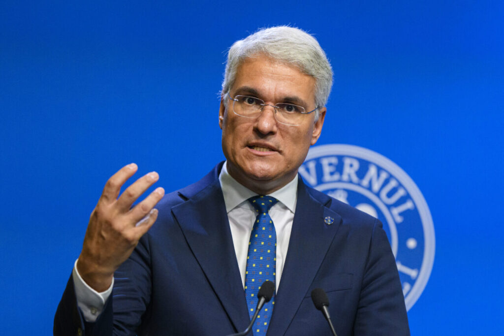 ministrul-interimar-al-muncii,-dragos-pislaru,-a-prezentat-proiectul-de-lege-al-salarizarii-unitare-documentul-a-fost-agreat-saptamana-trecuta-de-cele-trei-formatiuni-politice-care-s-au-aflat-la-guvernare,-psd-pnl-usr.-acordul-a-fost-patronat-de-presedin