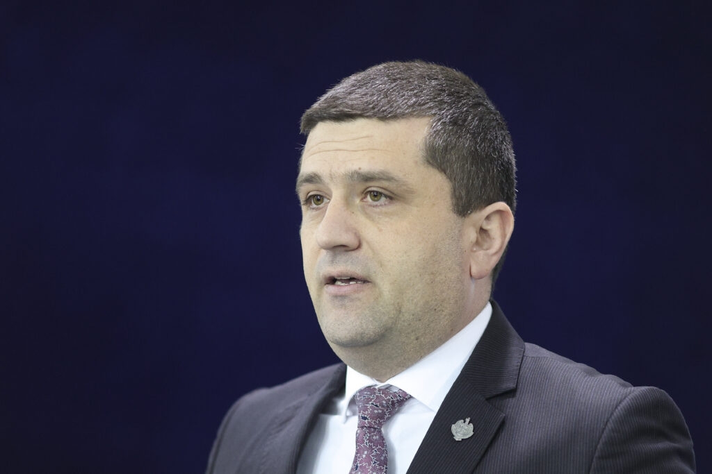 sistemul-gps-al-avionului-militar-in-care-se-afla-radu-miruta-a-fost-bruiat-in-lituania:-am-verificat-si-a-fost-bruiaj-foarte-puternic,-nu-bruiaj-–-hotnews.ro