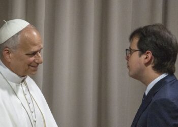 miliardarul-din-spatele-anthropic-se-alatura-papei-leon-si-avertizeaza-ca-pierderea-locurilor-de-munca-din-cauza-ai-va-face-necesar-un-imperativ-moral-de-proportii-istorice-–-hotnews.ro