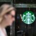 magnatul-care-conduce-starbucks-in-coreea-de-sud-si-a-cerut-scuze,-dupa-un-val-de-furie-clientii-boicoteaza-lantul-si-incendiaza-logoul-cafenelelor-–-hotnews.ro
