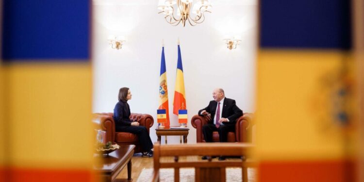 update:-traian-basescu-a-redobandit-cetatenia-republicii-moldova.-maia-sandu:-va-asteptam-acasa-/-reactia-lui-basescu