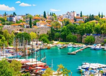 cat-costa-o-vacanta-in-antalya-in-vara-lui-2026-ghid-complet-de-preturi-pentru-toate-buzunarele