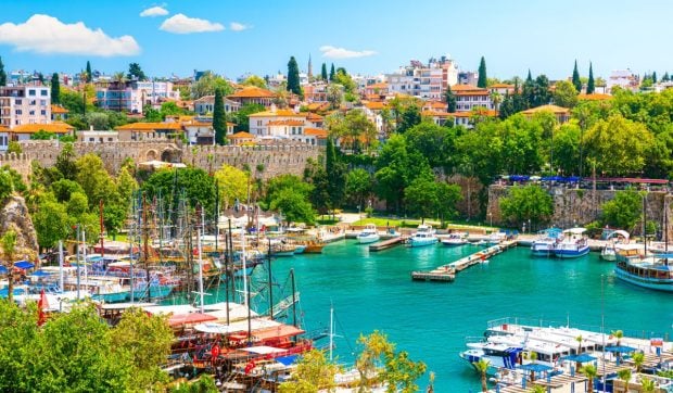 cat-costa-o-vacanta-in-antalya-in-vara-lui-2026-ghid-complet-de-preturi-pentru-toate-buzunarele