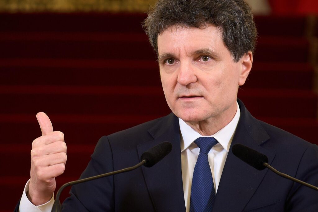 valeriu-nicolae-rabufneste-dupa-un-articol-din-hotnews-despre-nicusor-dan-–-hotnews.ro