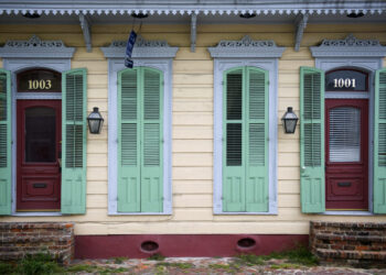 galerie-foto:-cel-mai-european-oras-din-america.-are-case-in-culori-vibrante,-care-atrag-fotografi-din-toata-lumea