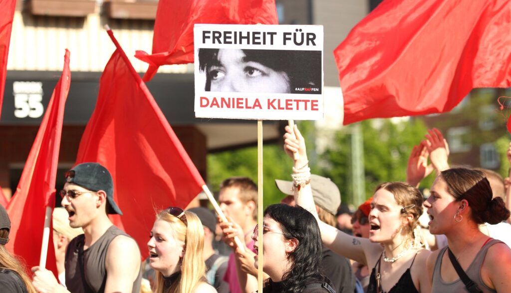 o-militanta-din-gruparea-baader-meinhof,-condamnata-la-inchisoare-in-germania-a-trait-ascunsa-sub-o-identitate-falsa-timp-de-trei-decenii-–-hotnews.ro