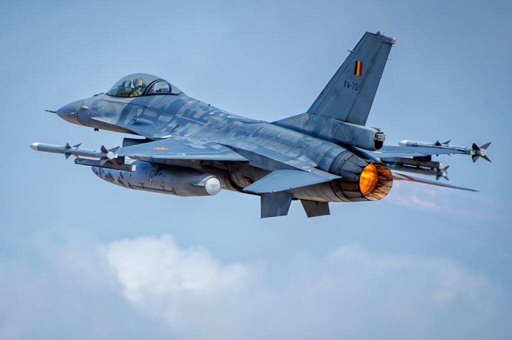 mapn-despre-drona-prabusita-in-galati:-doua-avioane-f-16-si-un-elicopter-militar,-ridicate-/-pilotii-au-avut-autorizare-de-angajare-a-tintei,-dar-nu-au-doborat-o-–-hotnews.ro