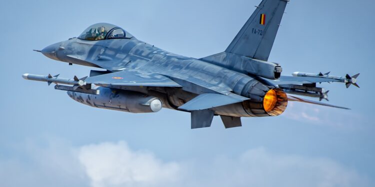mapn-despre-drona-prabusita-in-galati:-doua-avioane-f-16-si-un-elicopter-militar,-ridicate-/-pilotii-au-avut-autorizare-de-angajare-a-tintei,-dar-nu-au-doborat-o-–-hotnews.ro