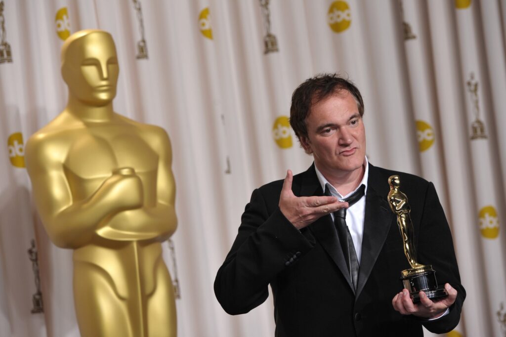 filmul-pe-care-quentin-tarantino-a-asteptat-22-de-ani-sa-il-prezinte-lumii-a-aparut-in-cinematografe-–-hotnews.ro