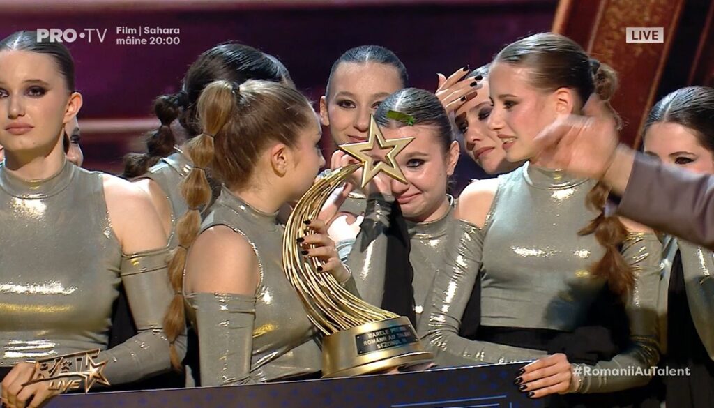 povestea-celor-12-fete-din-targu-mures-care-au-castigat-romanii-au-talent-trupa-re-born-spune-ca-a-renascut-sub-indrumarea-unei-profesoare-–-hotnews.ro