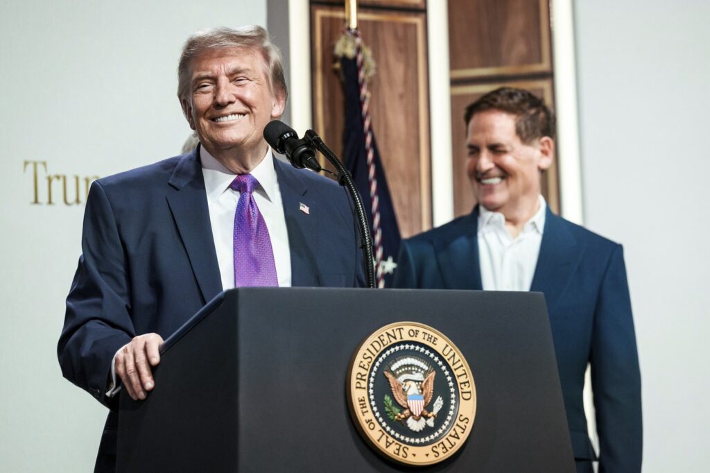 rezultatele-controlului-medical-al-lui-donald-trump-ce-spun-medicii-despre-vanataile-si-umflaturile-presedintelui-de-79-de-ani-–-hotnews.ro