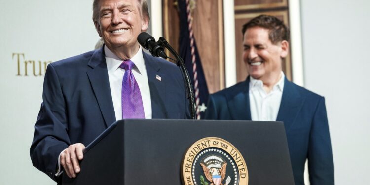 rezultatele-controlului-medical-al-lui-donald-trump-ce-spun-medicii-despre-vanataile-si-umflaturile-presedintelui-de-79-de-ani-–-hotnews.ro