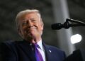 trump-critica-valul-de-retrageri-de-la-concertele-aniversare,-intr-un-mesaj-in-care-isi-aduce-singur-elogii:-atractia-numarul-1-in-lume-–-hotnews.ro