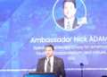 nick-adams-stia-ca-romanii-au-mancare-buna-si-femei-frumoase