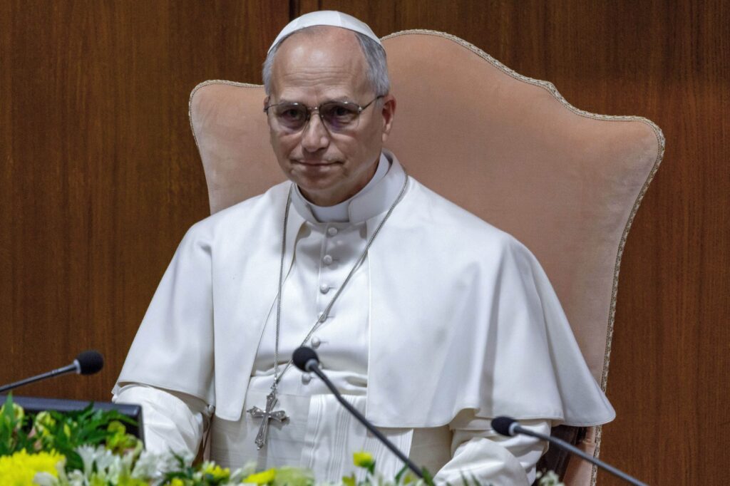 papa-a-vorbit-despre-inteligenta-artificiala,-cand-tot-mai-multi-oamenii-isi-pierd-increderea-in-ea-/-care-sunt-cele-mai-mari-temeri-–-hotnews.ro