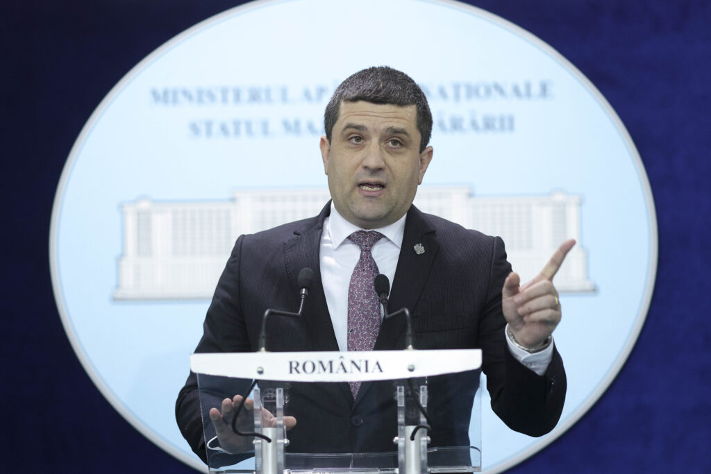 dupa-ce-nicusor-dan-a-spus-ca-drona-a-fost-deviata-de-apararea-ucraineana,-ministrul-apararii-evita-sa-confirme:-este-o-fenta-in-spatiul-public-–-hotnews.ro