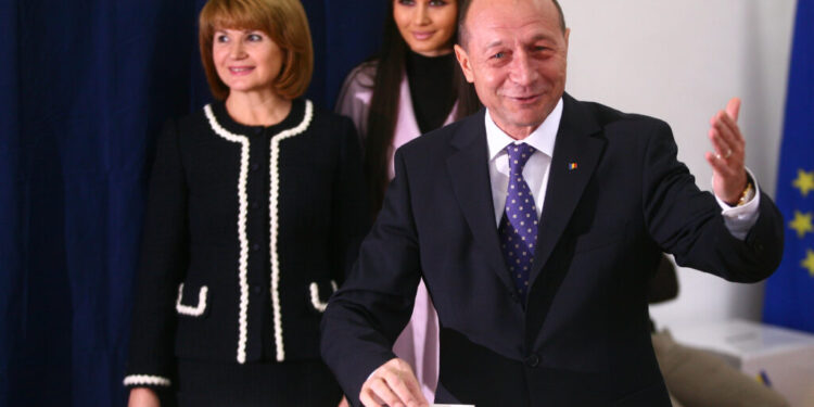 traian-basescu:-e-o-copilarie-sa-desemnezi-un-premier-neangajat-politic.-ce-spune-fostul-presedinte-despre-formarea-unei-noi-majoritati