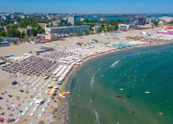 peste-30.000-de-romani-s-au-dus-la-mare-in-minivacanta-de-rusalii-si-1-iunie,-desi-meteorologii-anunta-vreme-rece