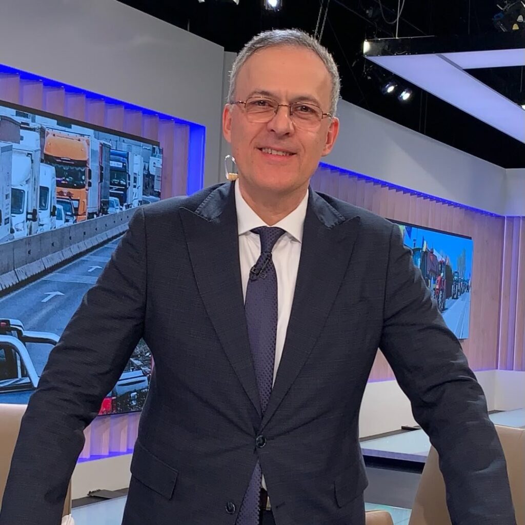 jurnalistul-razvan-dumitrescu-pleaca-de-la-antena-3-cnn-anuntul-facut-in-direct-la-tv-–-hotnews.ro
