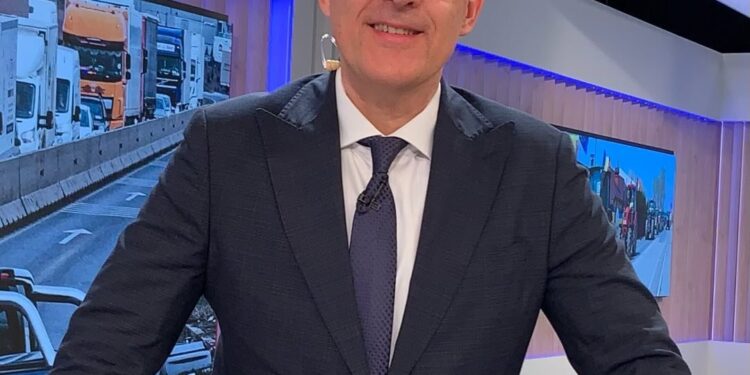 jurnalistul-razvan-dumitrescu-pleaca-de-la-antena-3-cnn-anuntul-facut-in-direct-la-tv-–-hotnews.ro