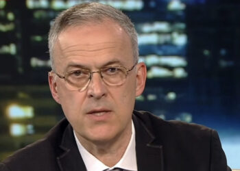 dupa-plecarea-surpriza-de-la-antena-3-cnn,-razvan-dumitrescu-dezvaluie-ce-va-face-in-continuare:-niciodata-n-am-plecat-de-unde-am-fost-inainte-chiar-de-a-veni-la-antena-3-–-hotnews.ro