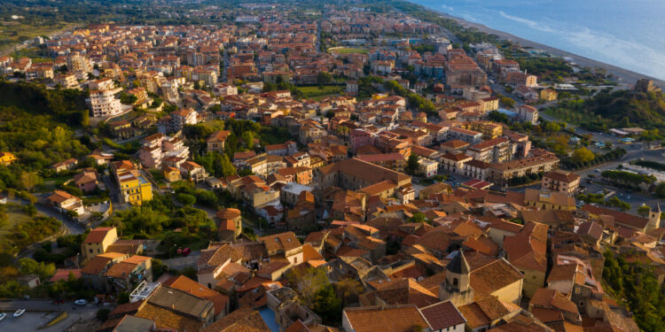 cutremur-cu-magnitudinea-de-6,2-in-italia-seismul-s-a-resimtit-in-tot-sudul-tarii-–-hotnews.ro
