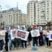 pana-si-angajatii-bancilor-ies-in-strada.-sute-de-persoane-care-lucreaza-la-brd-au-protestat-in-piata-victoriei:-ni-se-taie-tichetele-de-vacanta