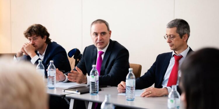 alexandru-nazare,-discutii-la-viena-cu-investitorii:-romania-poate-aspira-la-imbunatatirea-ratingului-de-tara
