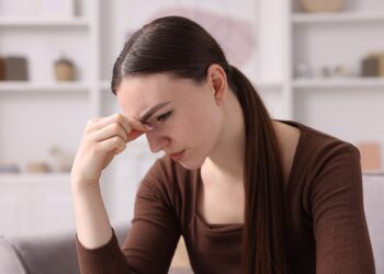 problemele-de-memorie-la-45-de-ani-pot-anunta-riscul-de-alzheimer-peste-decenii-ce-au-descoperit-cercetatorii-intr-un-simplu-test-de-sange-–-hotnews.ro