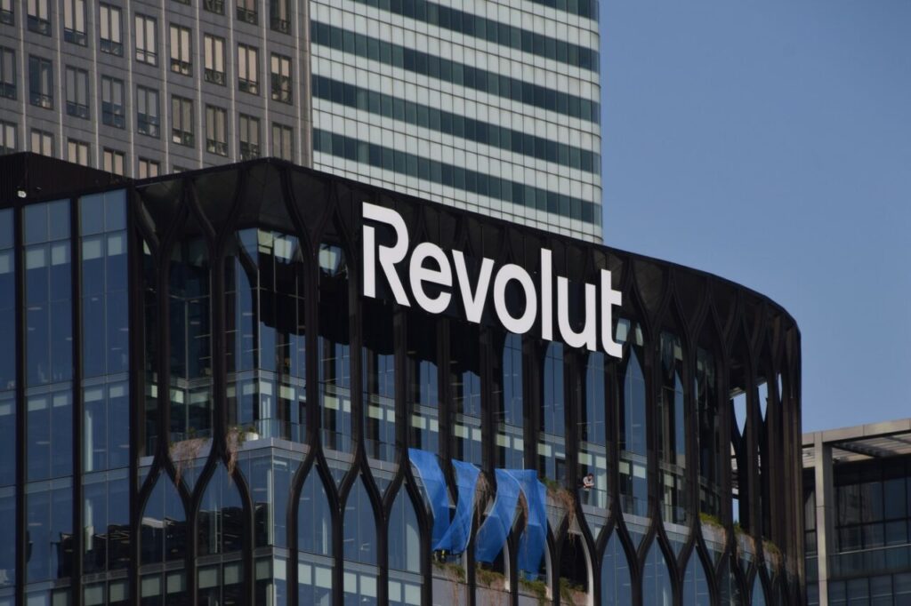 revolut-deschide-primul-sediu-central-in-bucuresti.-ce-se-intampla-cu-sutele-de-angajati-care-lucrau-de-acasa