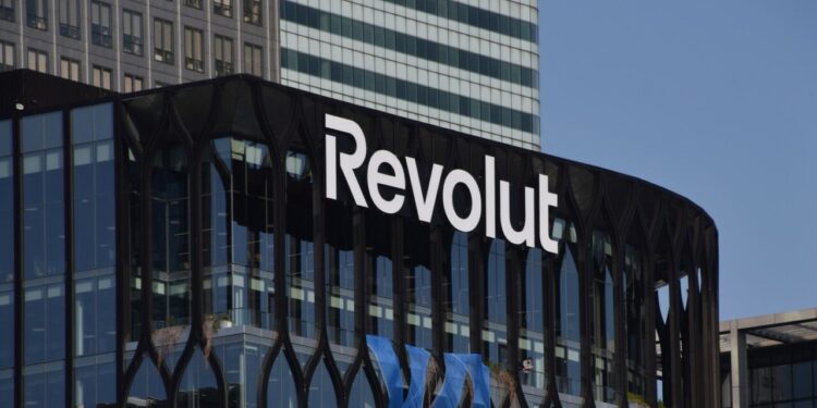 revolut-deschide-primul-sediu-central-in-bucuresti.-ce-se-intampla-cu-sutele-de-angajati-care-lucrau-de-acasa